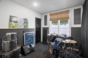 657 S Burlingame Avenue-22