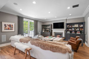 657 S Burlingame Avenue-31