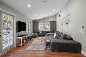 657 S Burlingame Avenue-66