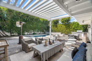 657 S Burlingame Avenue-74