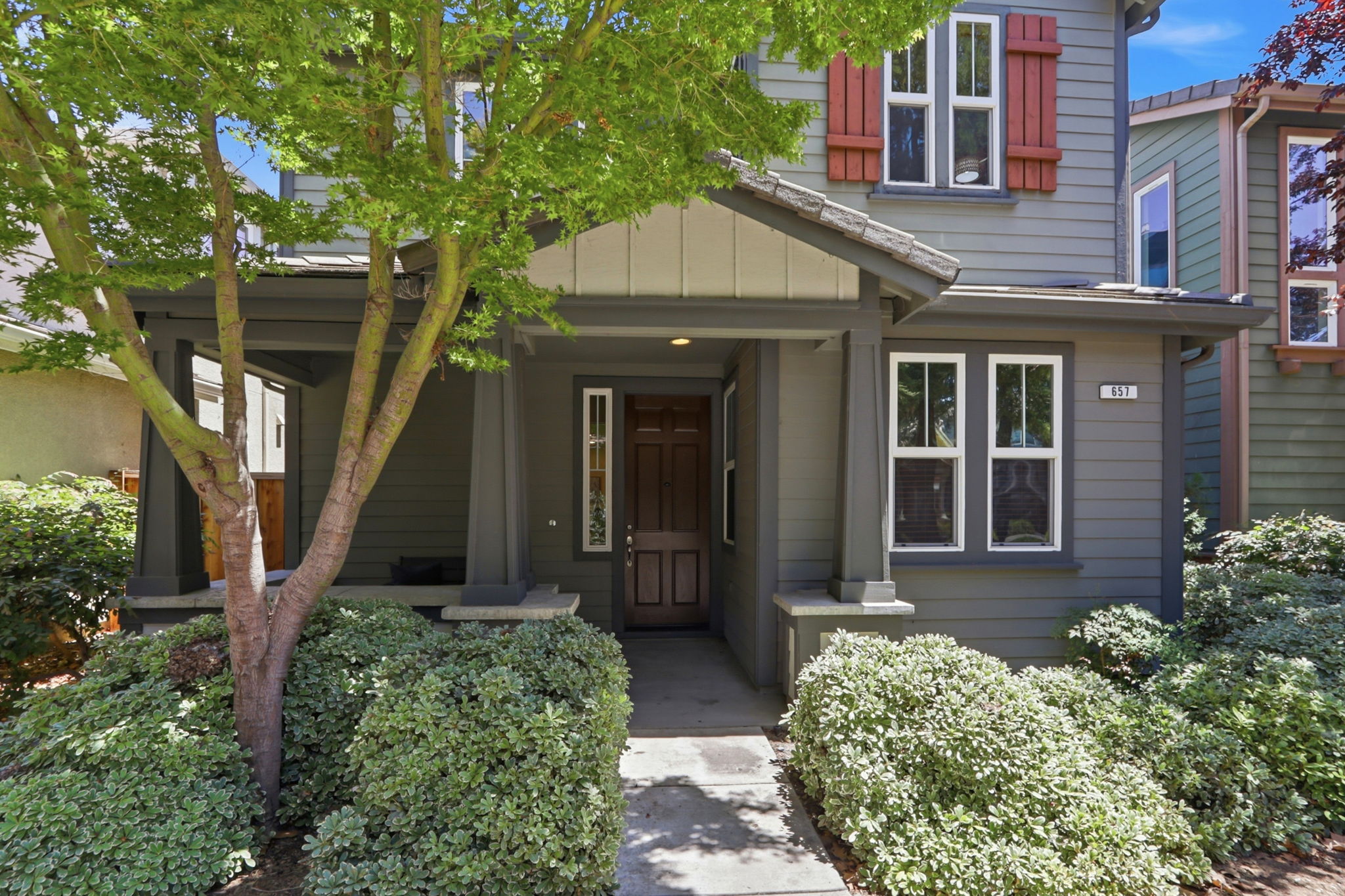 003_F8_657 Woodland Terrace