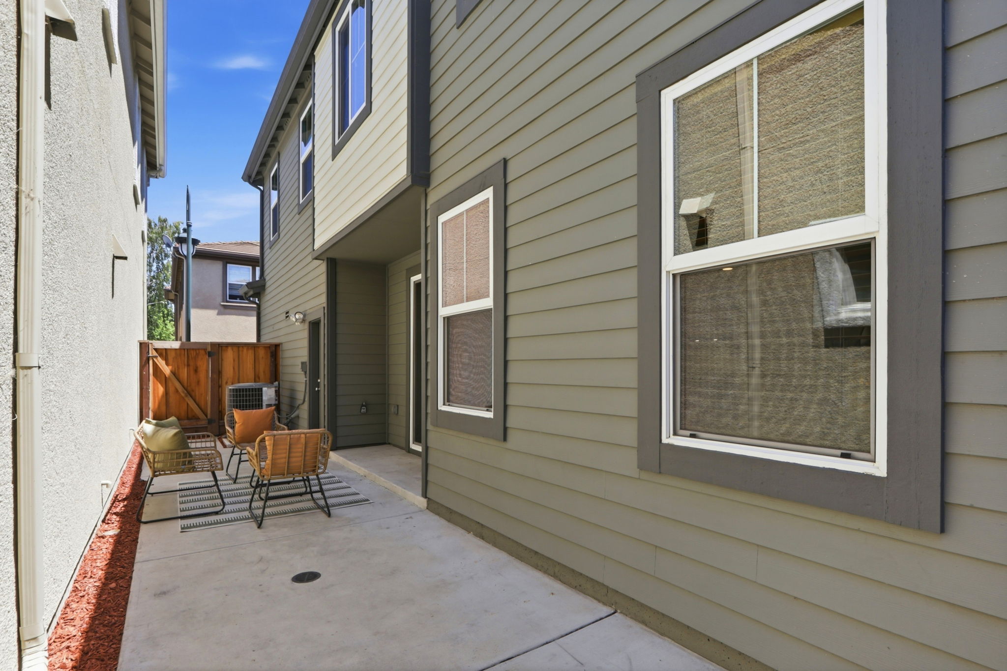 044_F8_657 Woodland Terrace