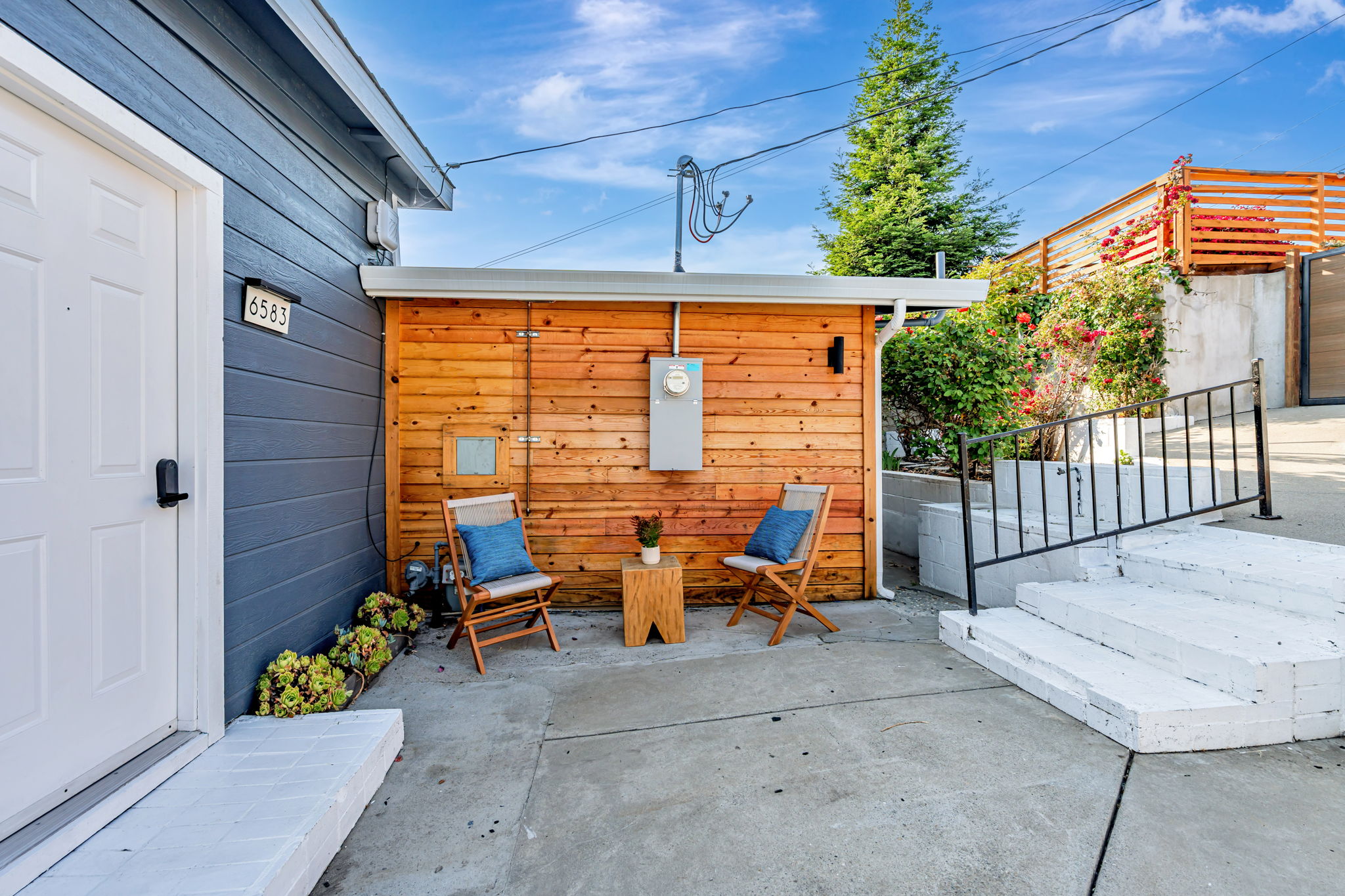 002_ 6583 Simson St