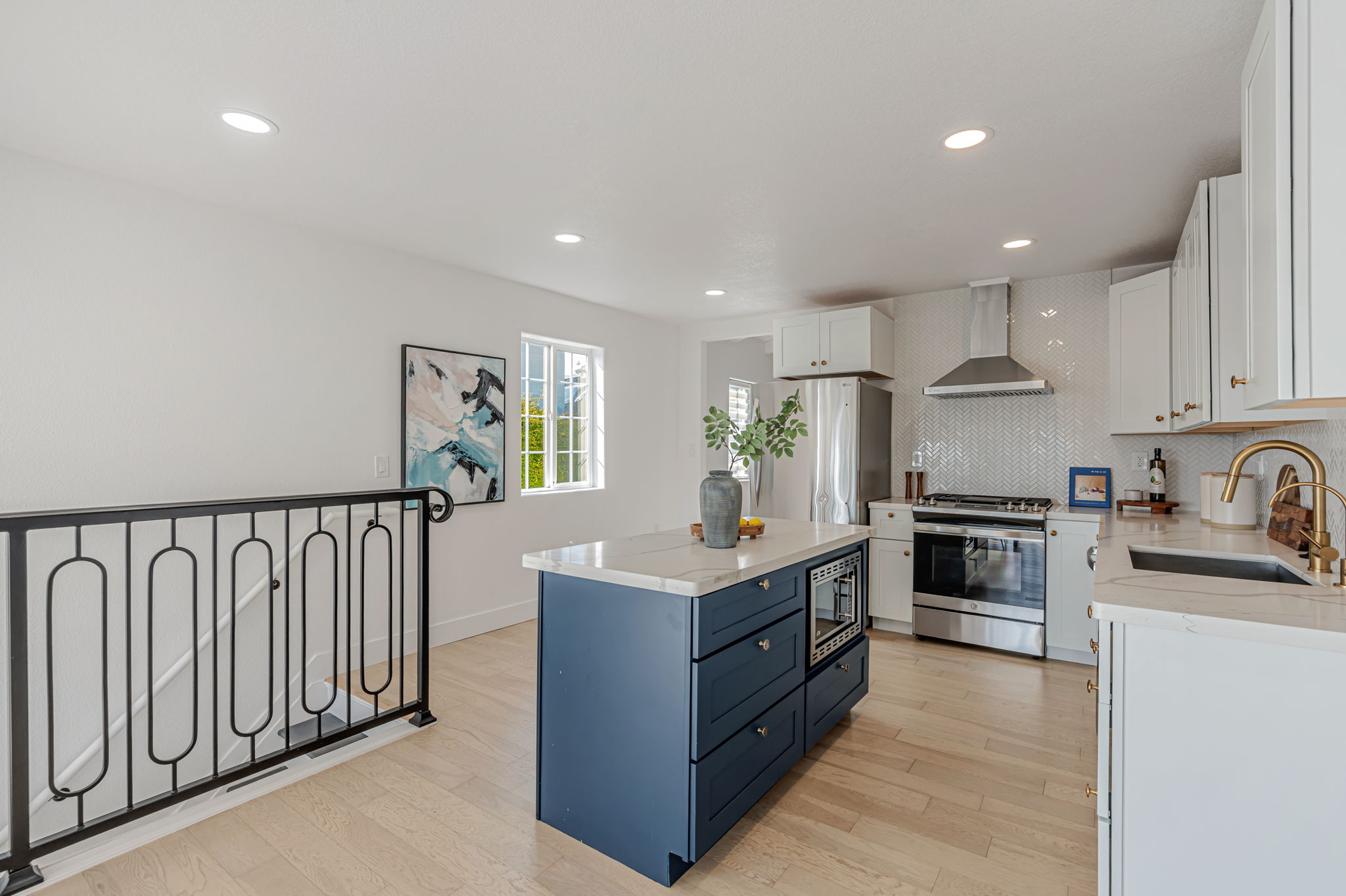 014_ 6583 Simson St