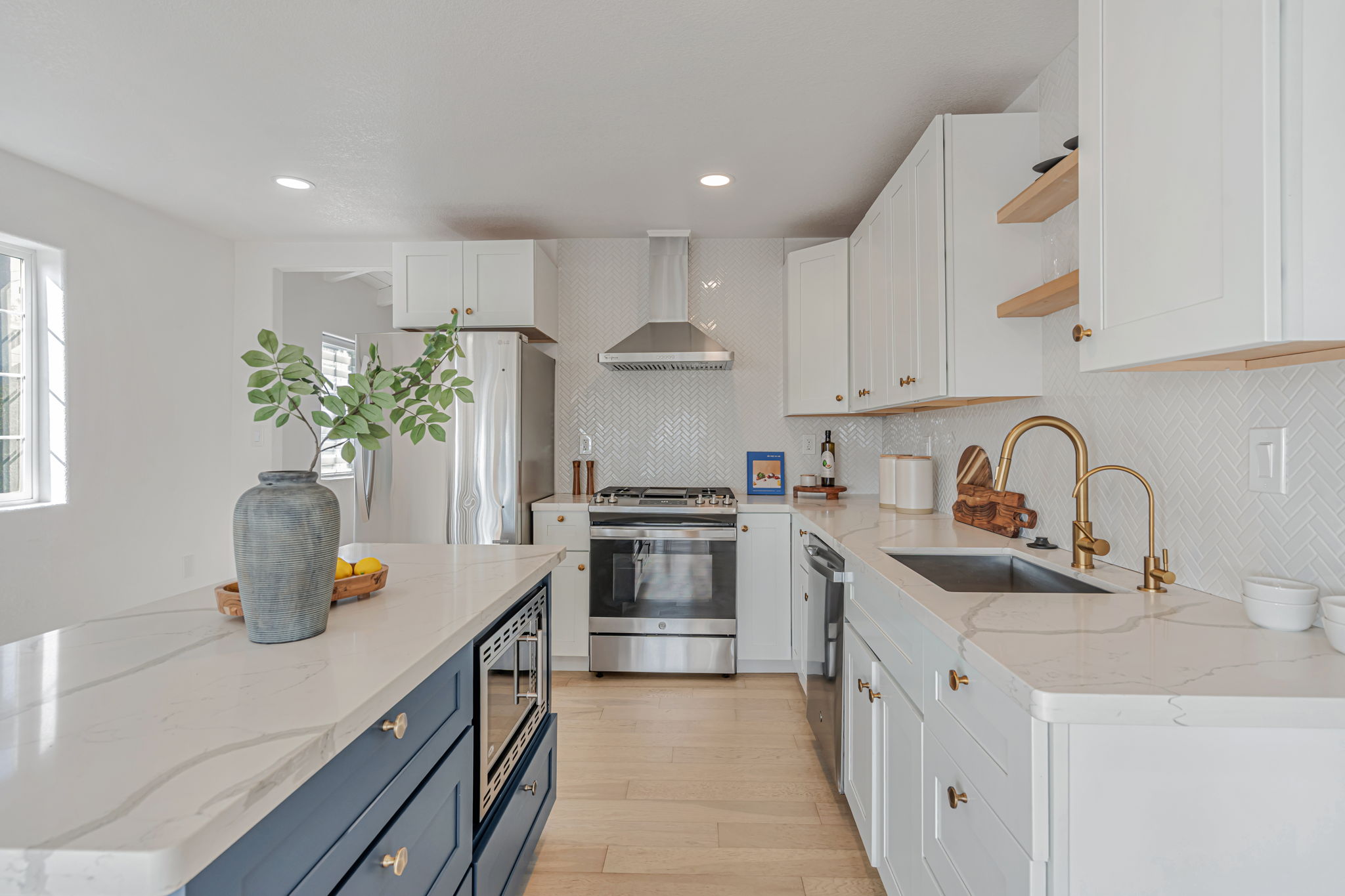 017_ 6583 Simson St