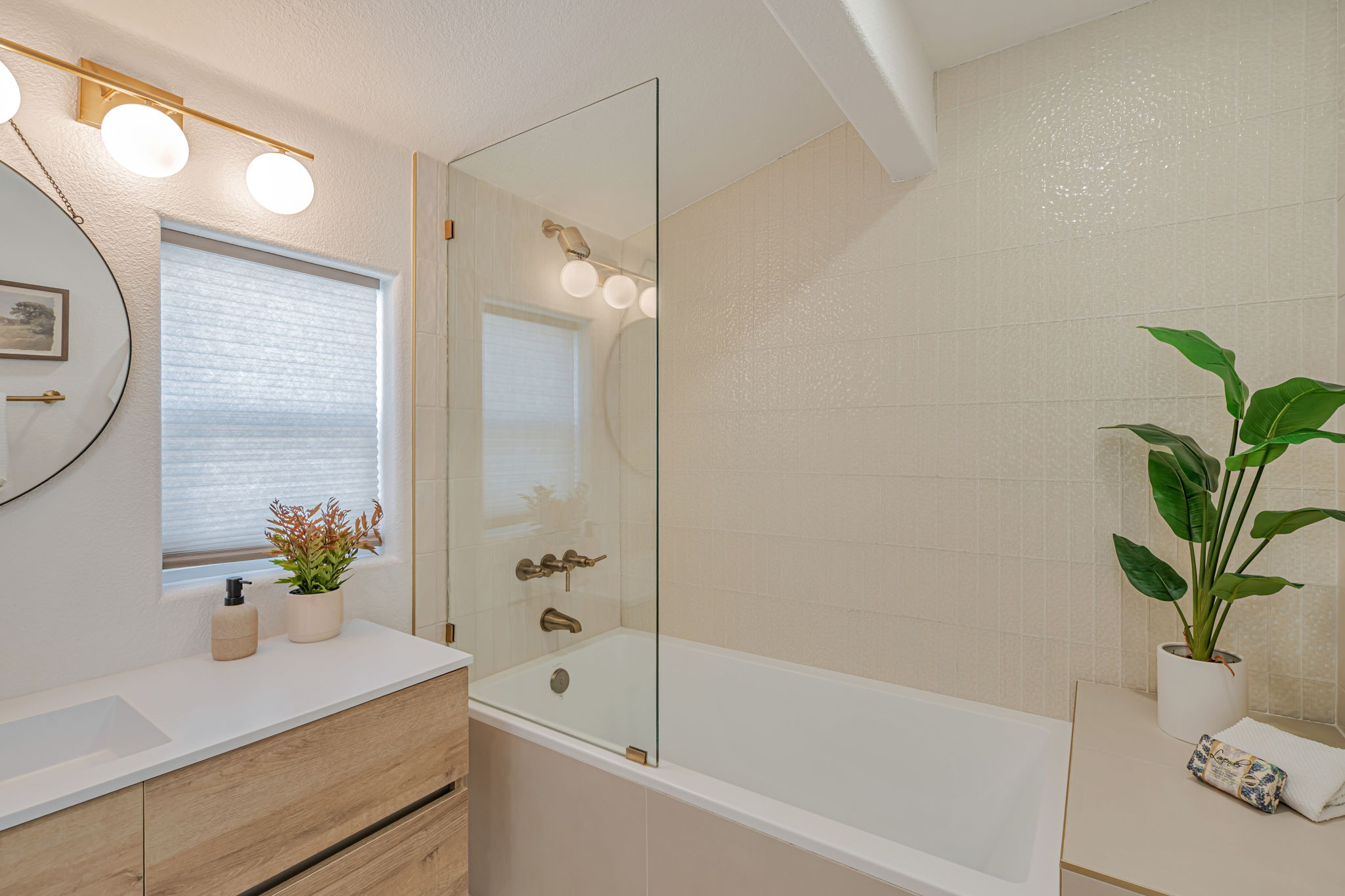 033_ 6583 Simson St