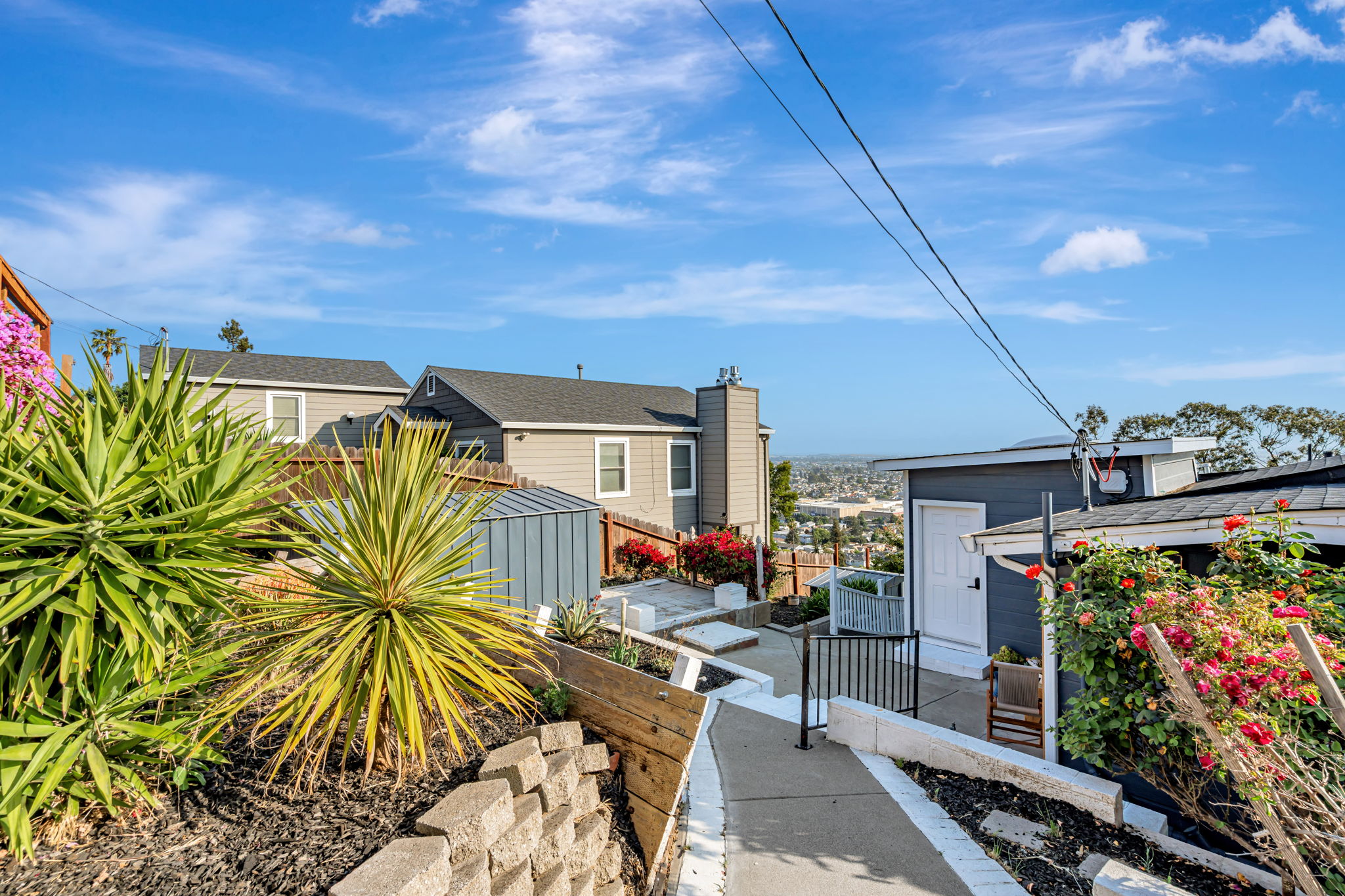 040_ 6583 Simson St