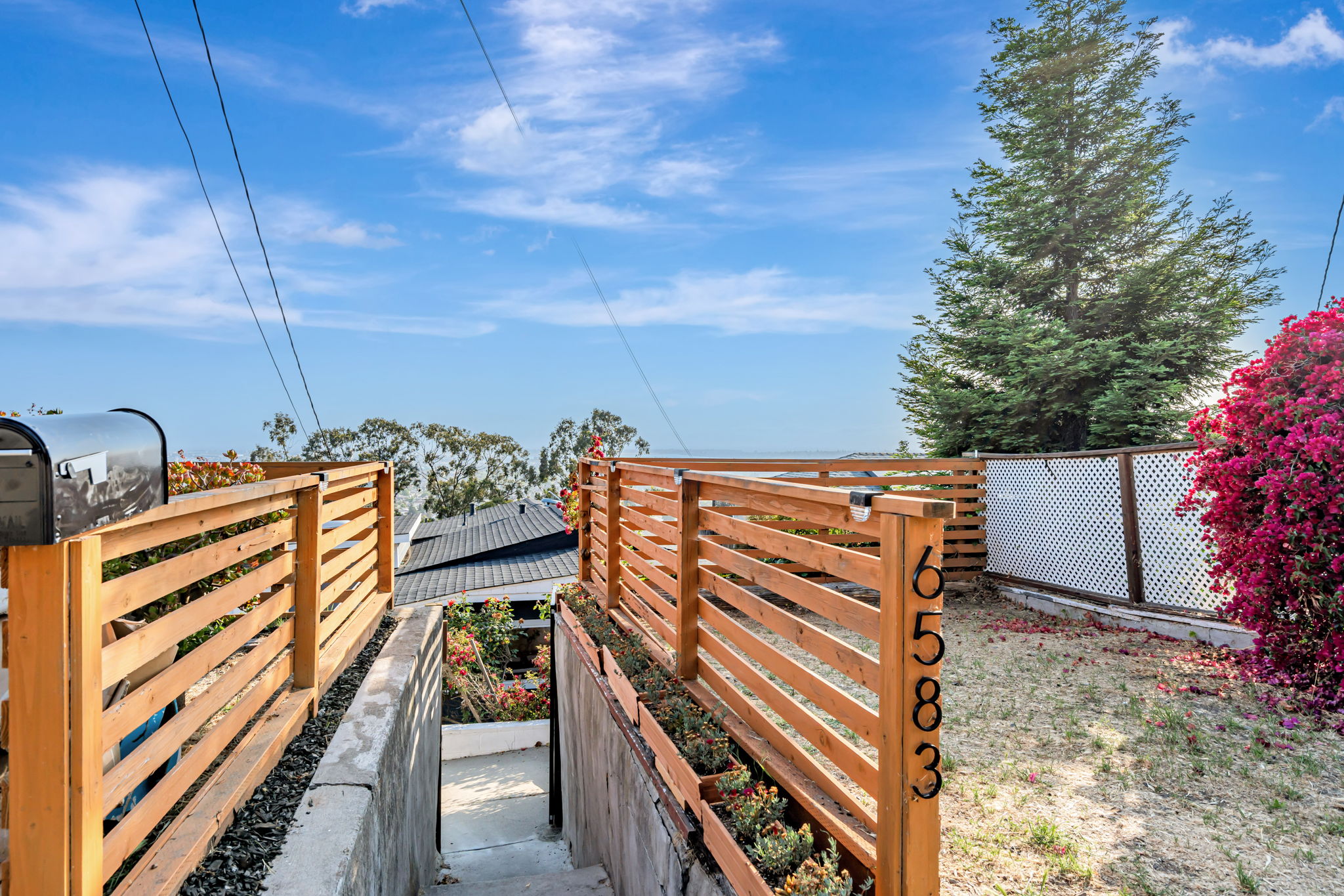 041_ 6583 Simson St
