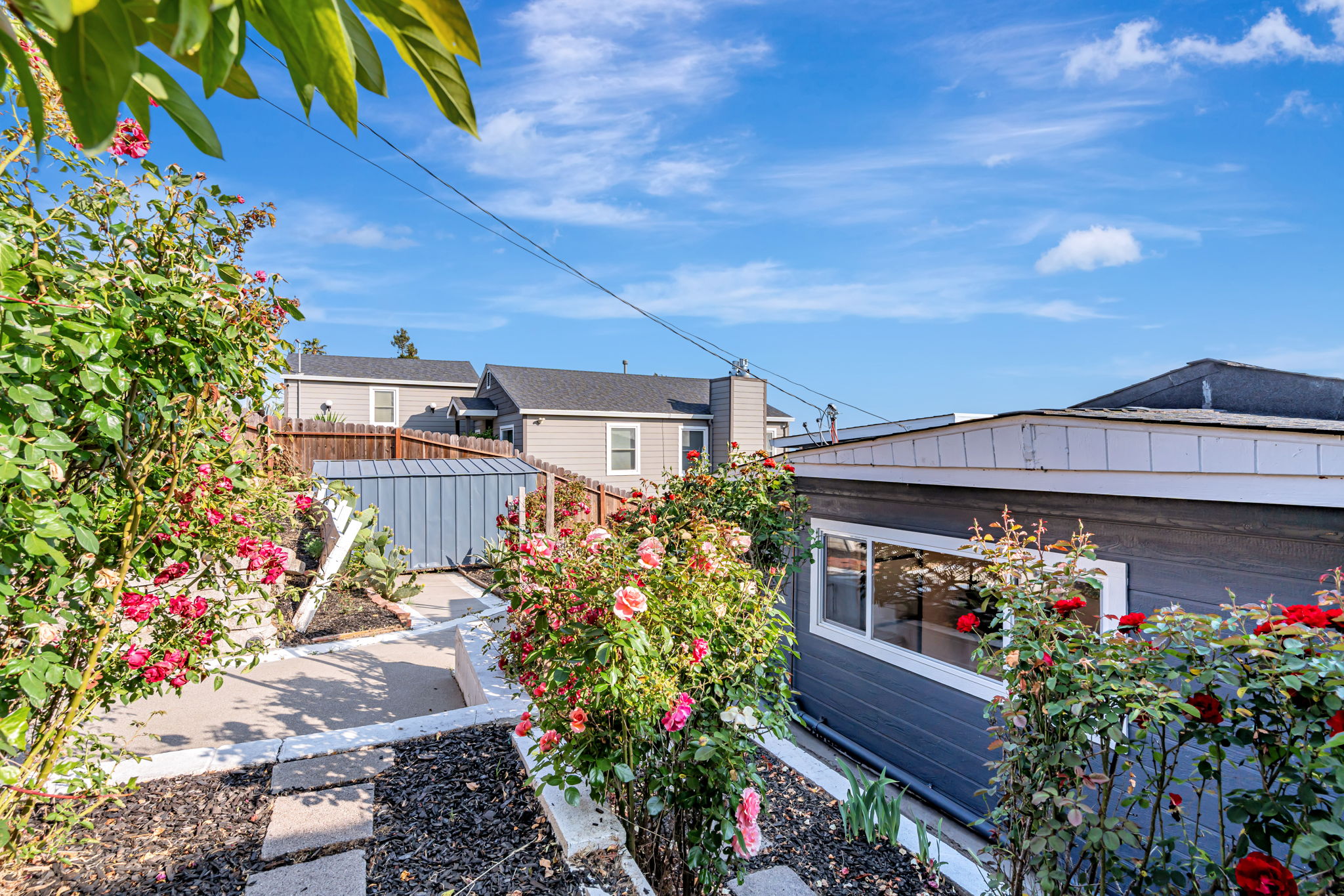 045_ 6583 Simson St