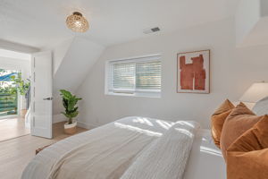028_ 6583 Simson St