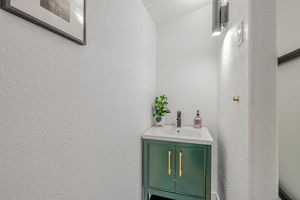 035_ 6583 Simson St