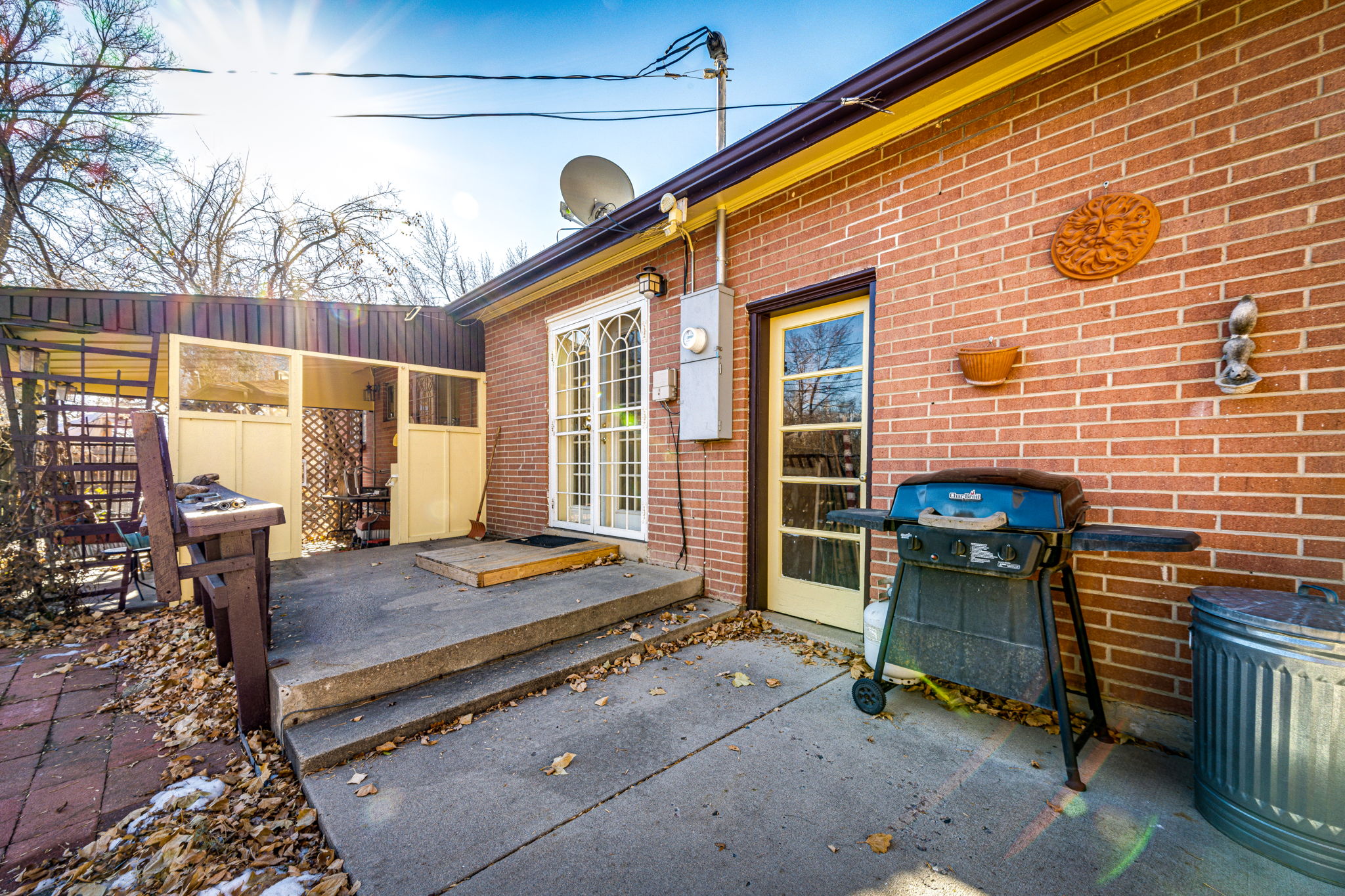 Located close to Old Town Arvada, trails, parks and a short commute to the mountains or Denver!