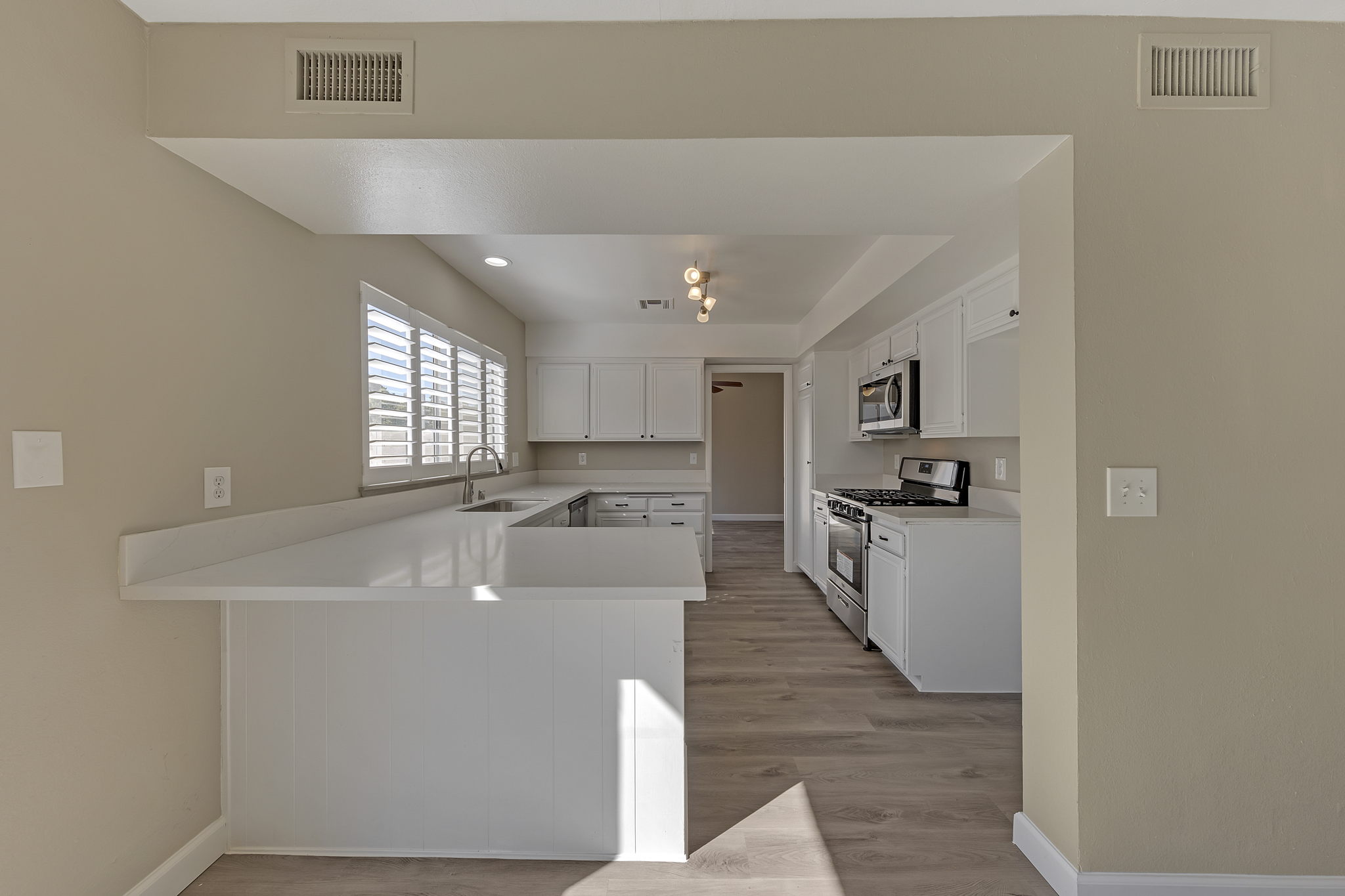 6585 Minton Ct, Las Vegas, NV 89103, USA Photo 12