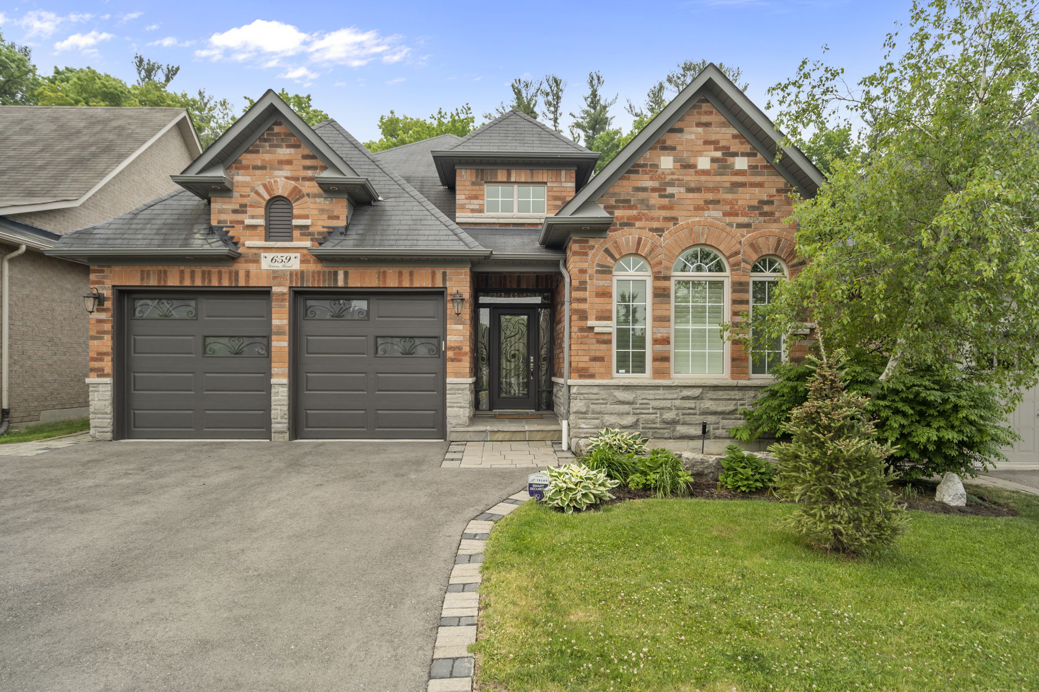 659 Davos Rd Vaughan, ON L4H 0Y3