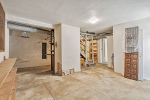  Photo 44