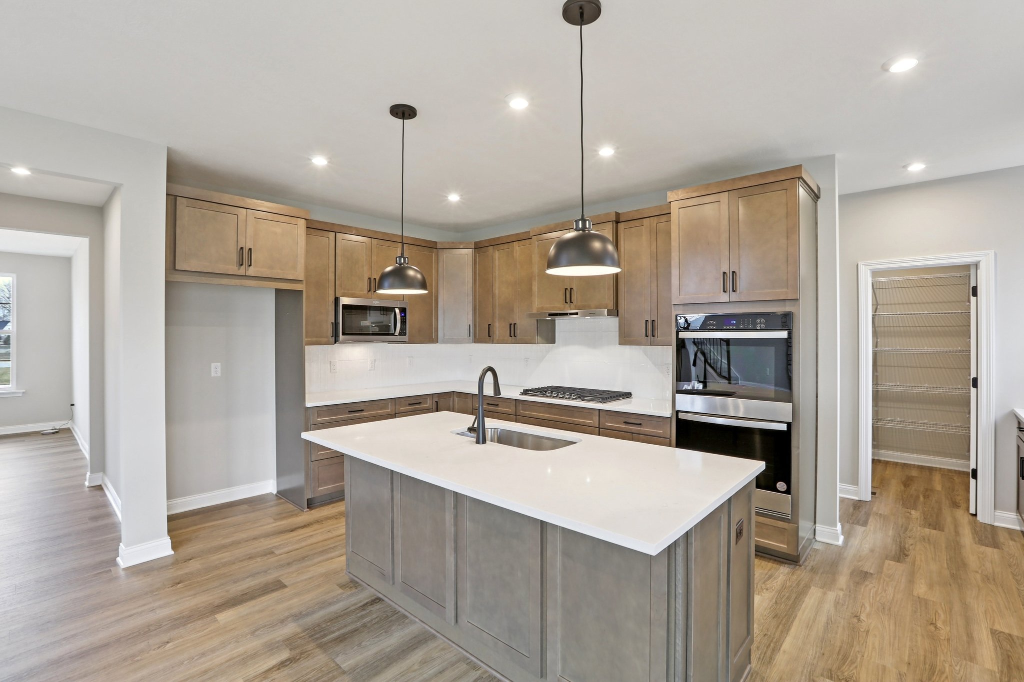 N Dogwood Dr-S2201-025.jpg