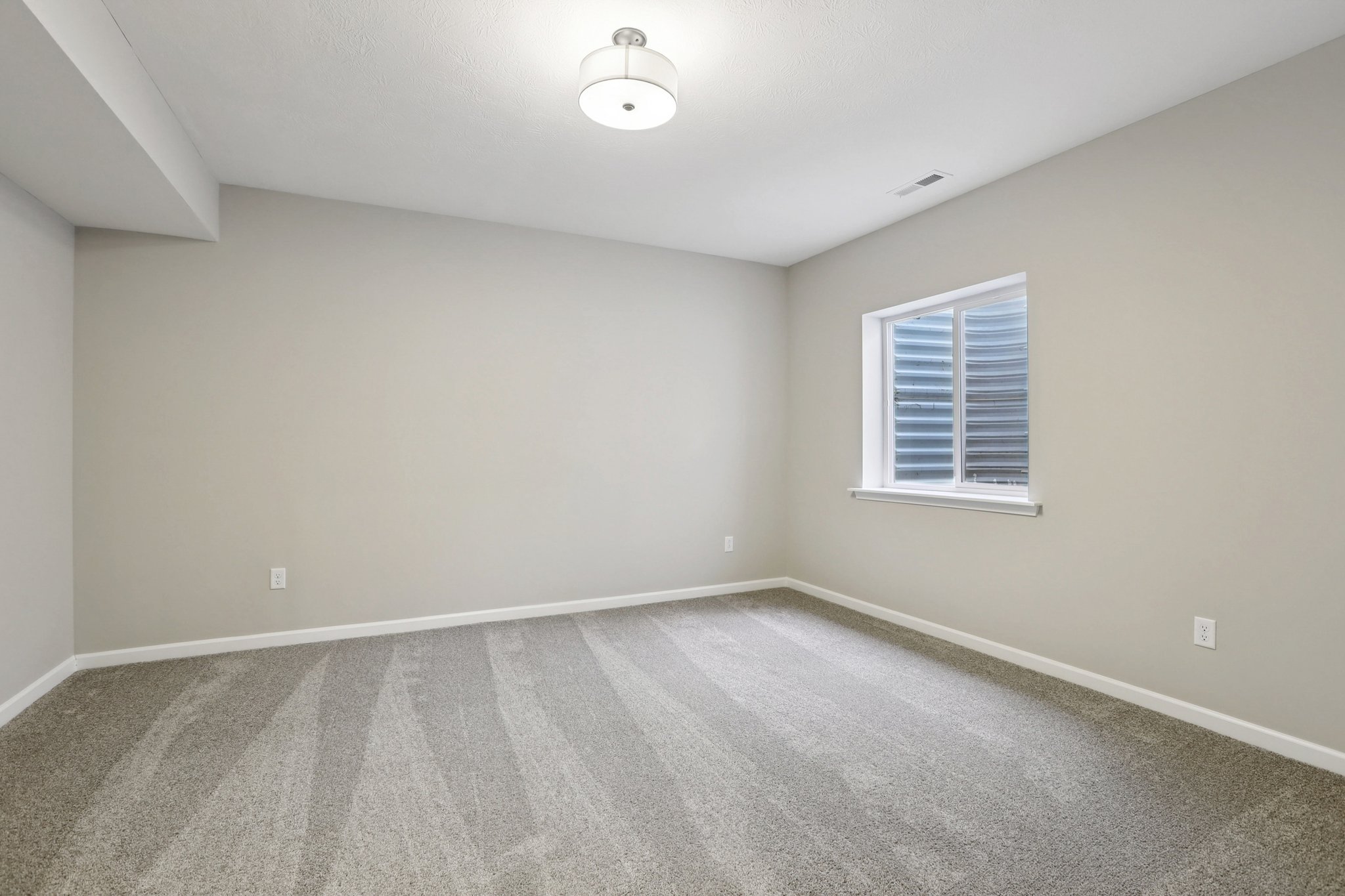 N Dogwood Dr-S2201-059.jpg