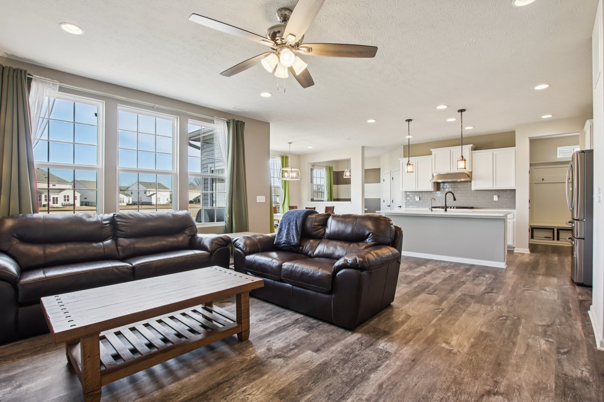 Overlander Ln-S0103-011.jpg