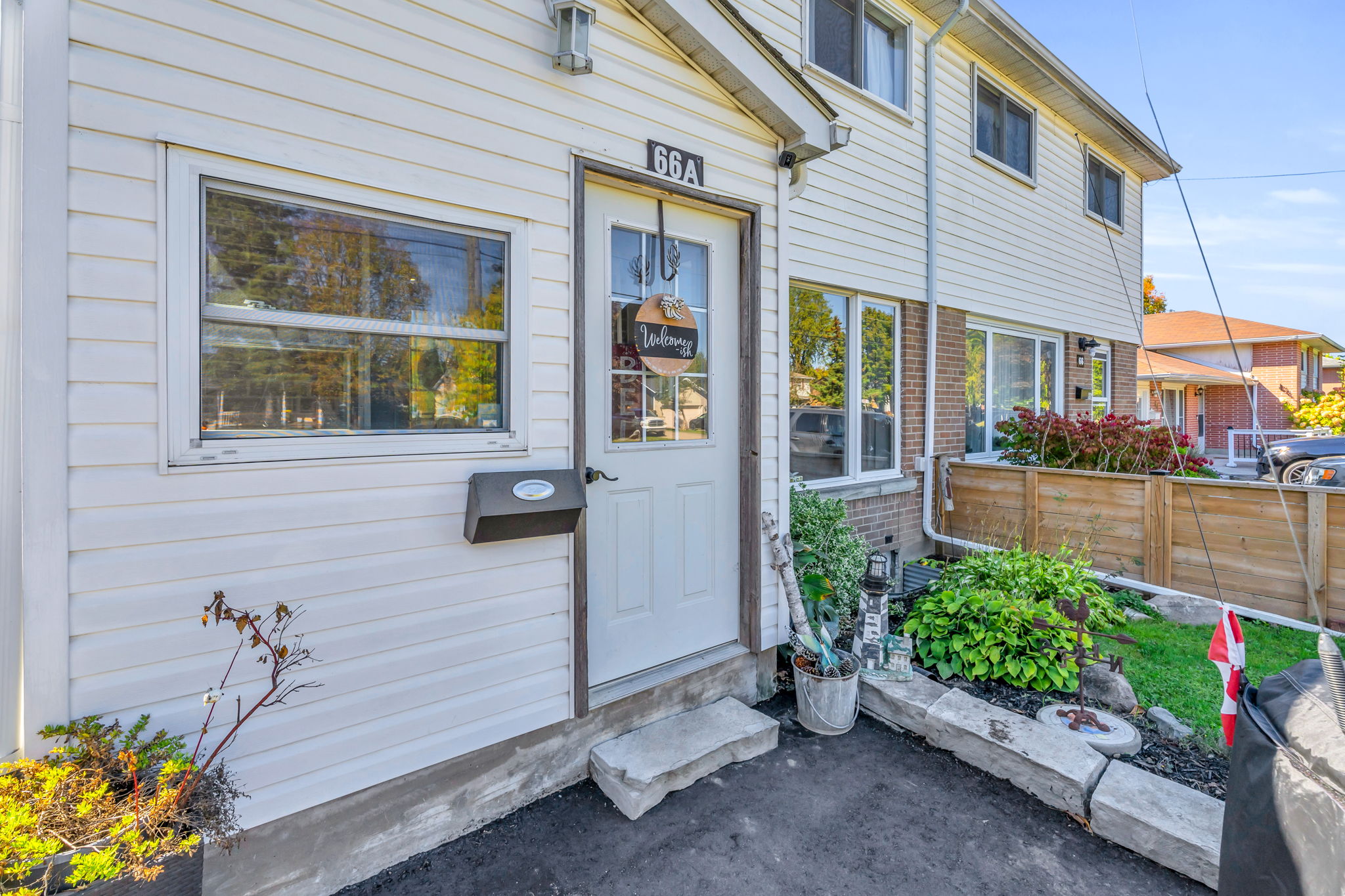 Front Porch/Entrance