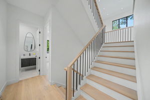  Photo 32