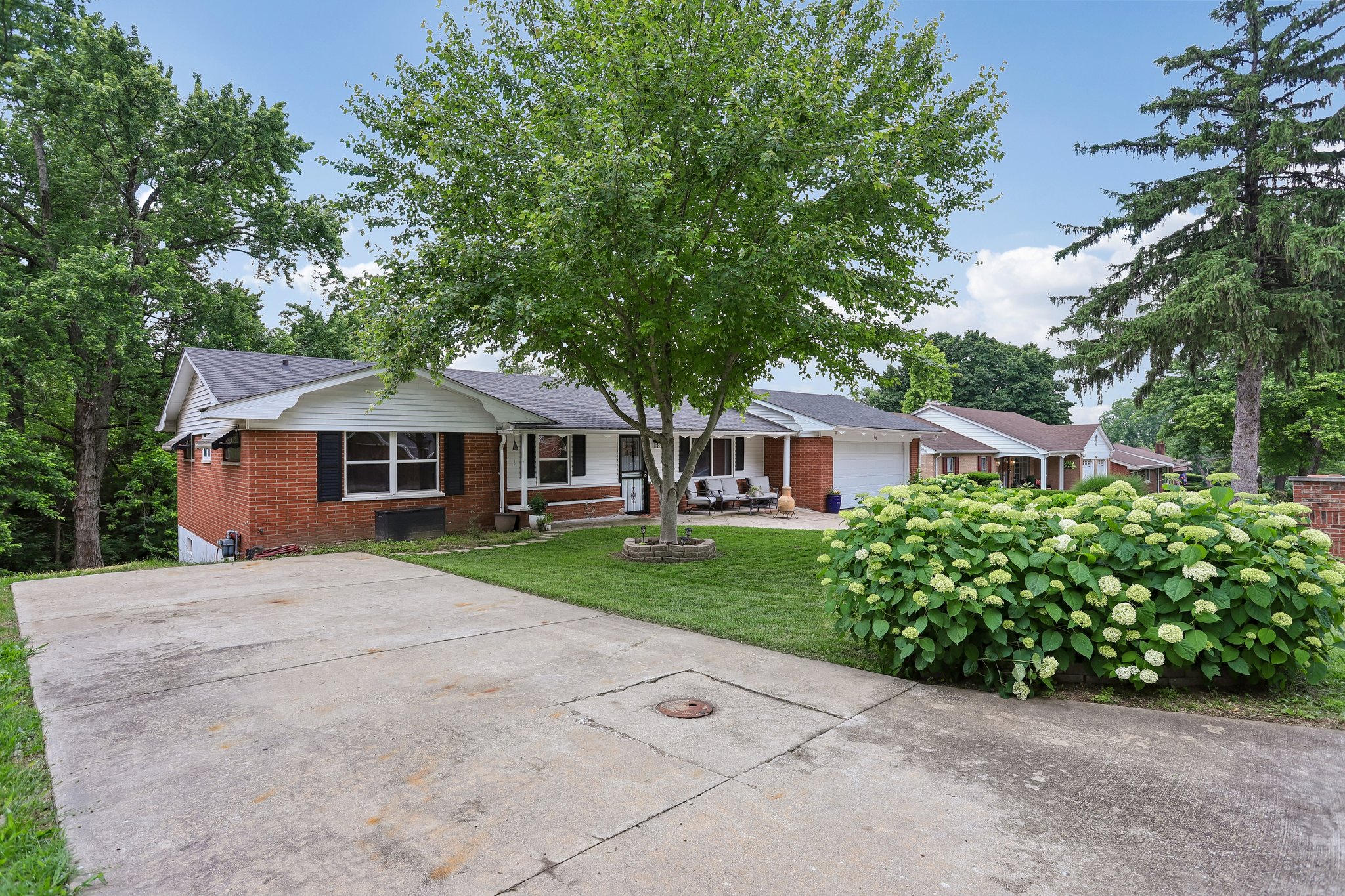 Montclair Dr-S2805-002.jpg