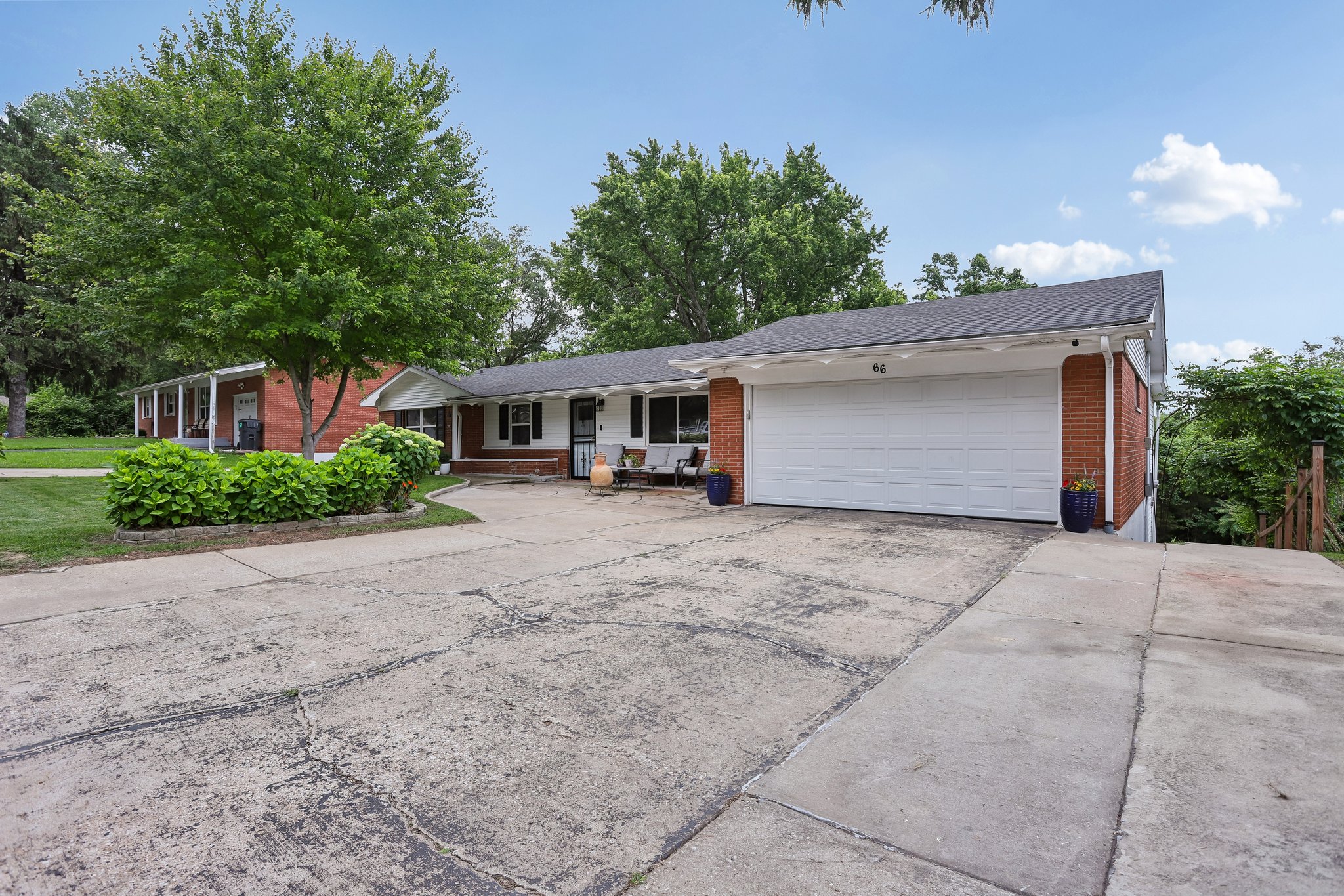 Montclair Dr-S2805-003.jpg