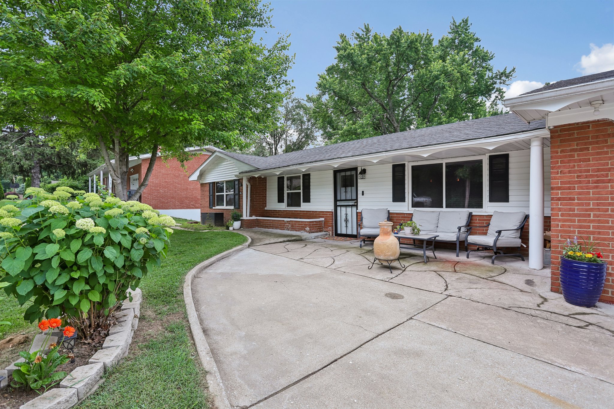 Montclair Dr-S2805-004.jpg