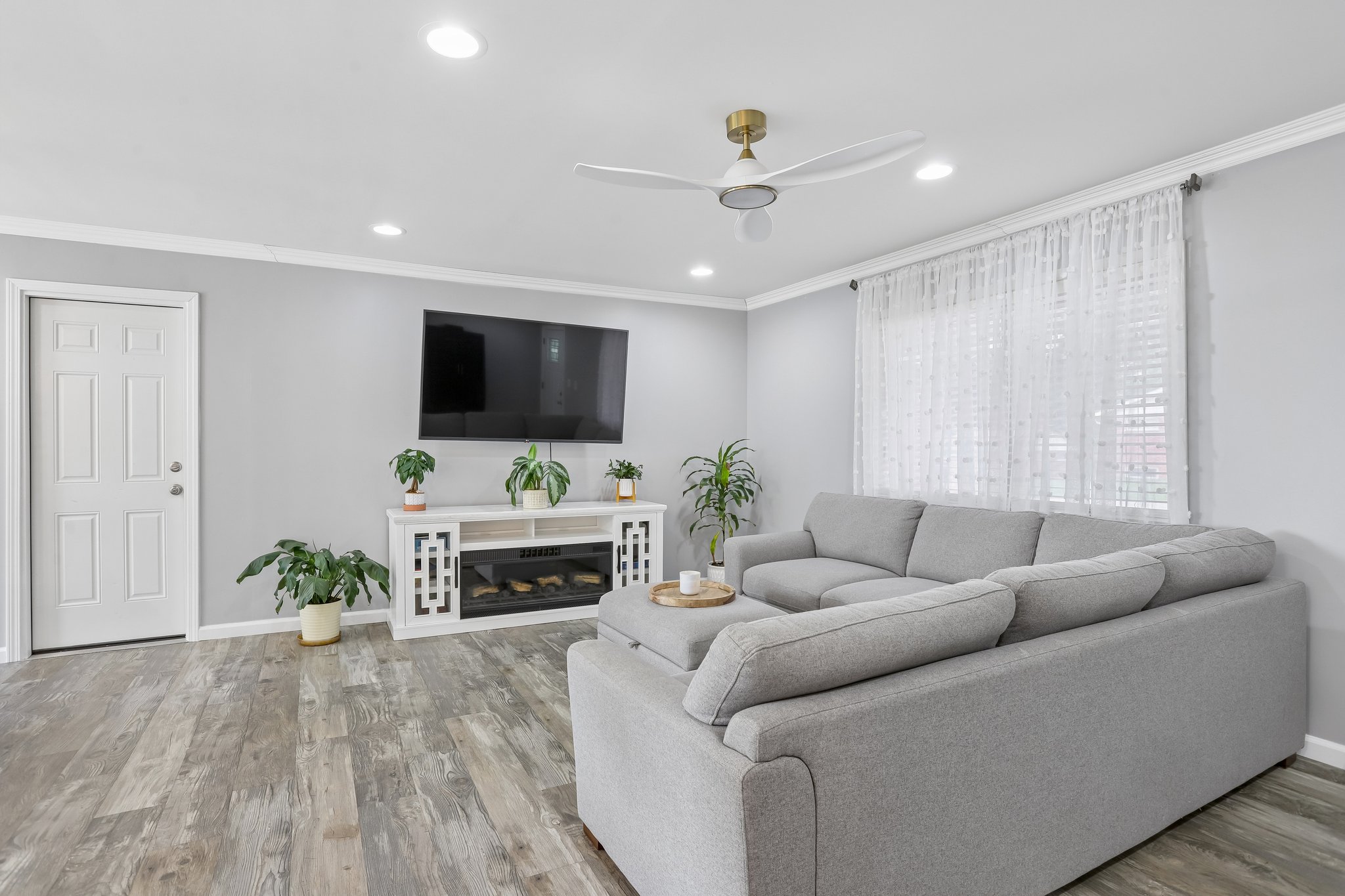 Montclair Dr-S2805-008.jpg