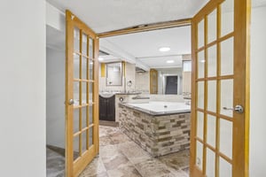 Montclair Dr-S2805-030.jpg