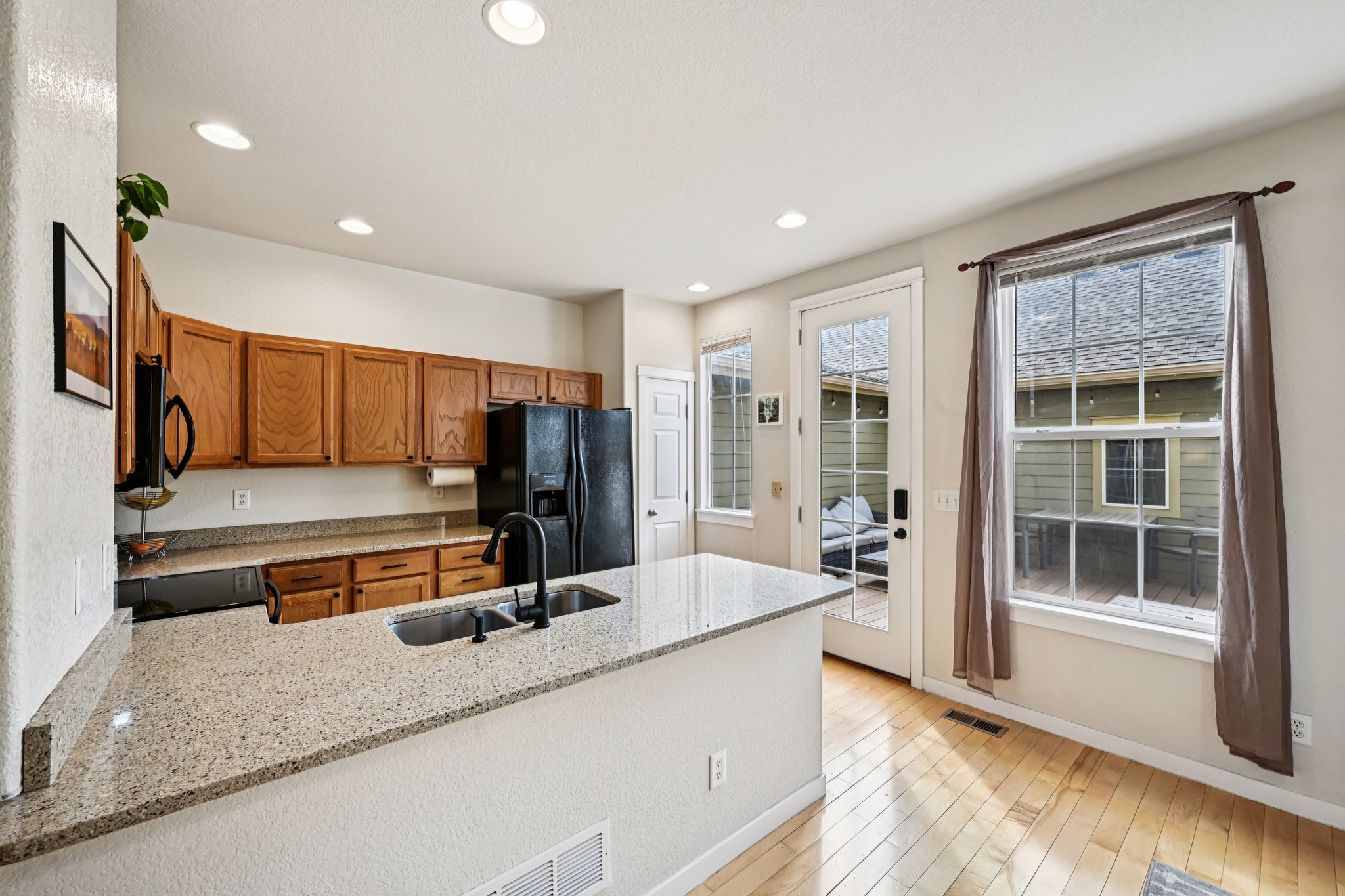 Avalon Ave-S2502-016.jpg