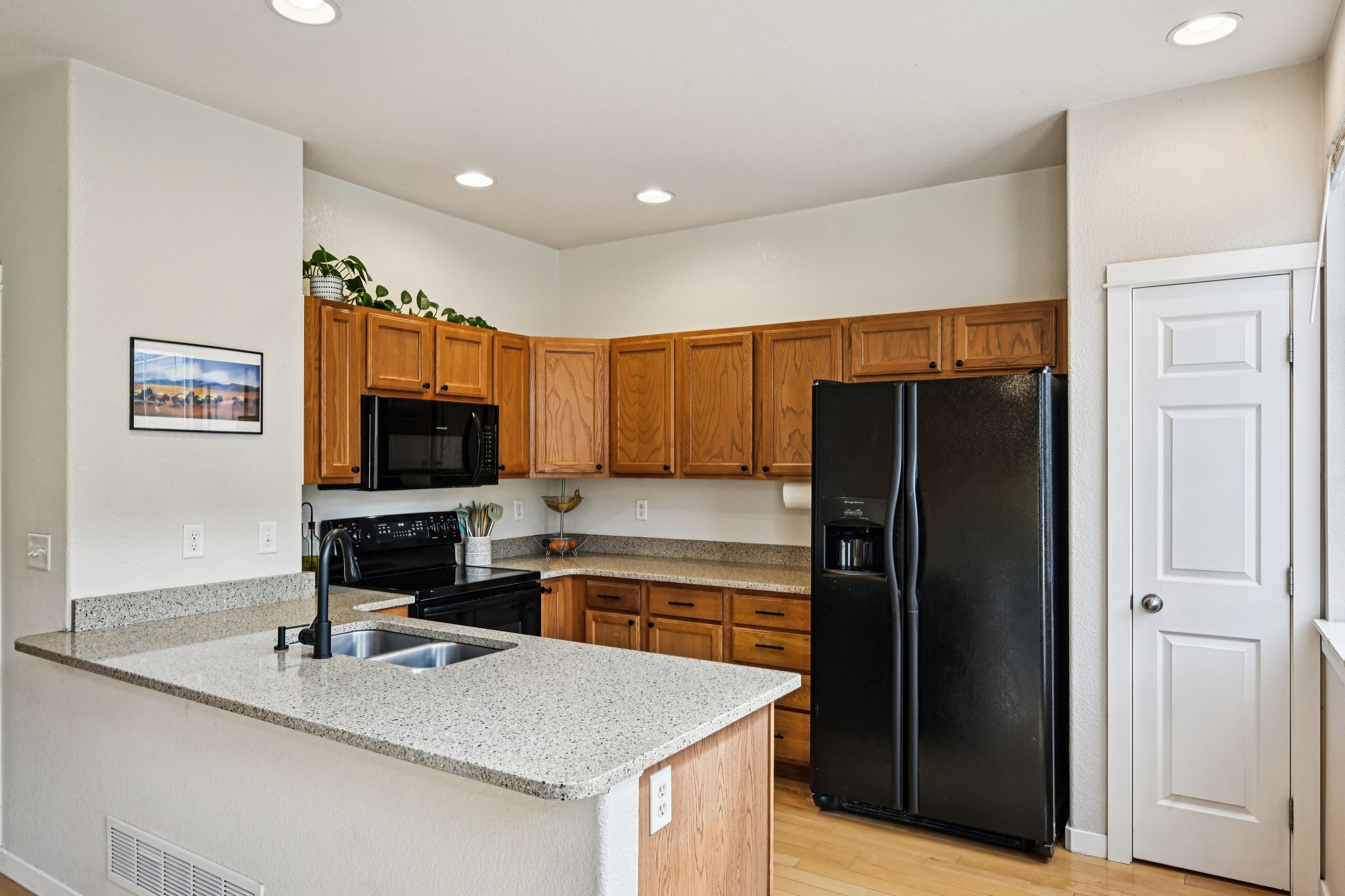 Avalon Ave-S2502-018.jpg