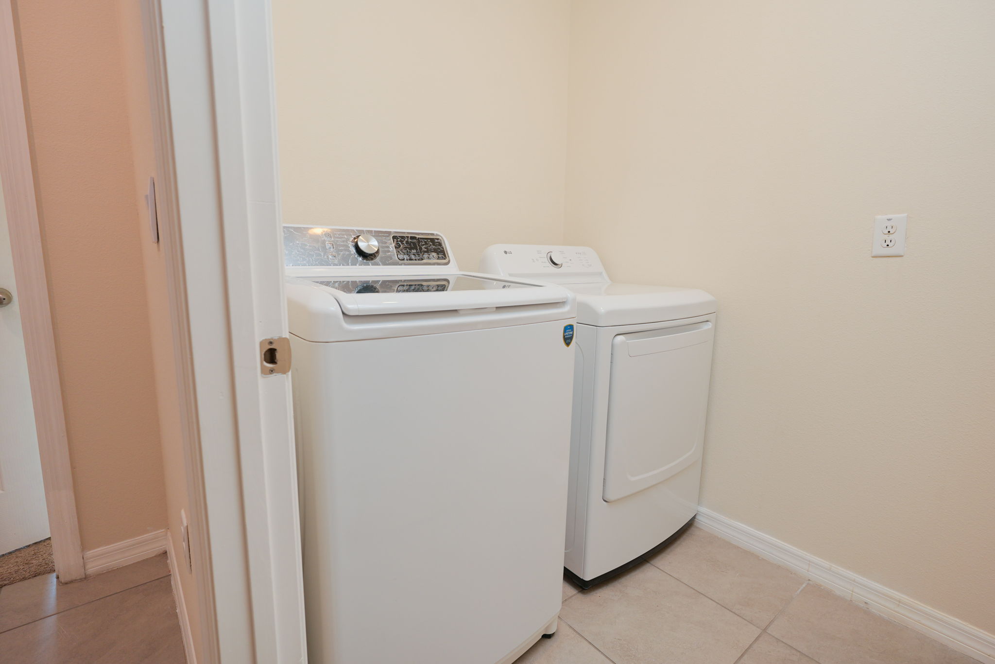5645-loggia-lane-kissimmee-12