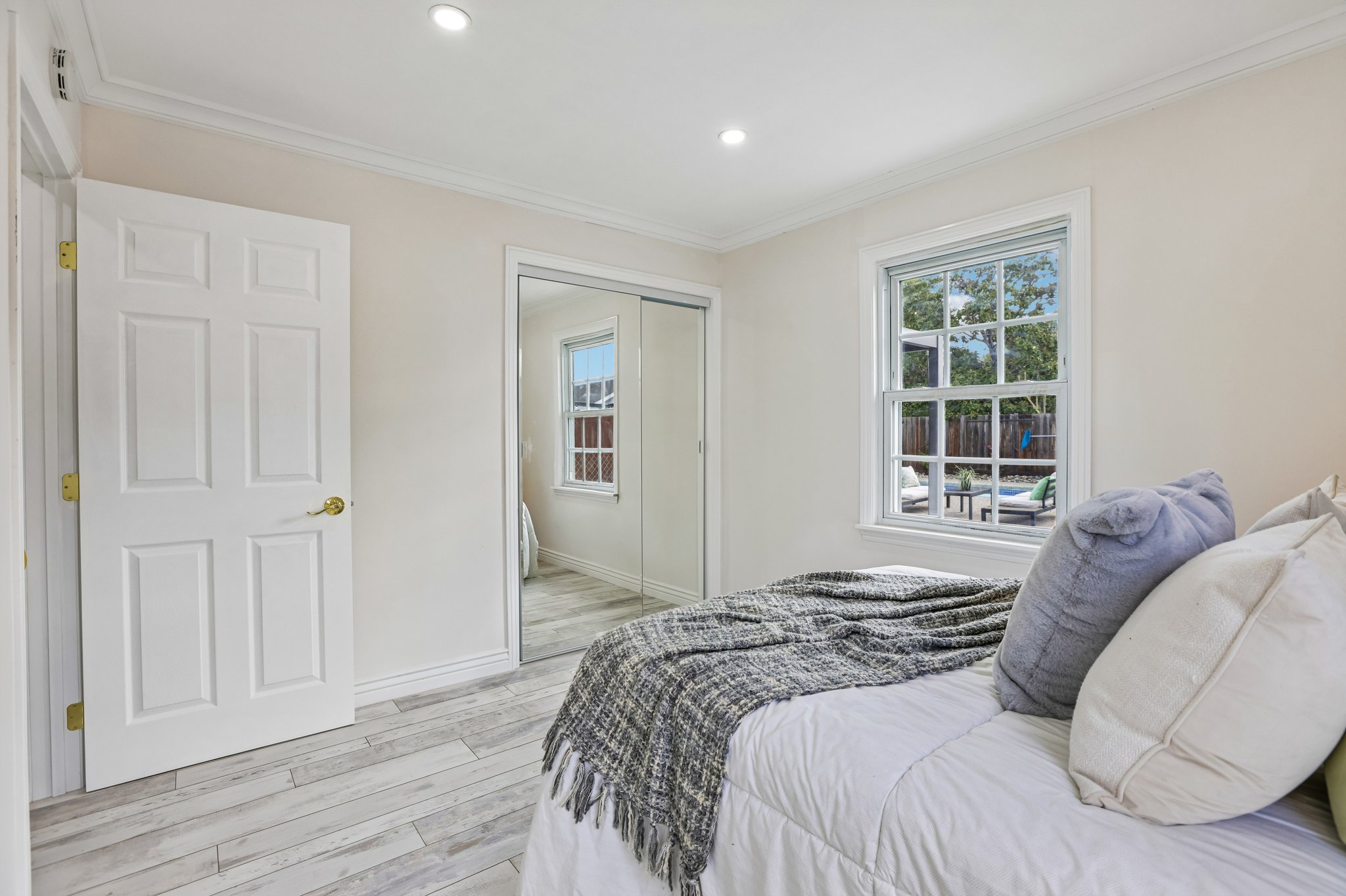 N White Rd-S1808-022.jpg