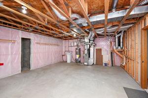 Massive 26.5x18.5 unfinished space.
