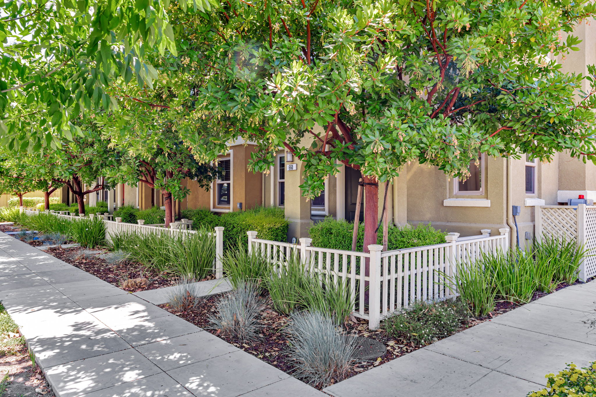 002_660 Tyrella Ave