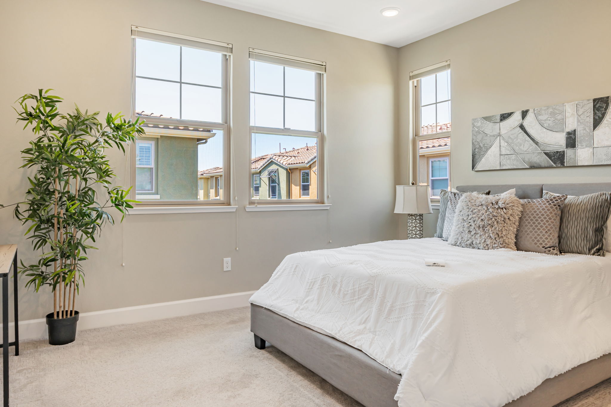 021_660 Tyrella Ave