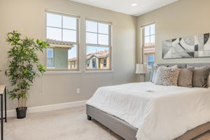 021_660 Tyrella Ave