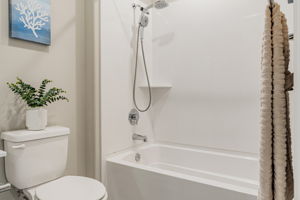025_660 Tyrella Ave