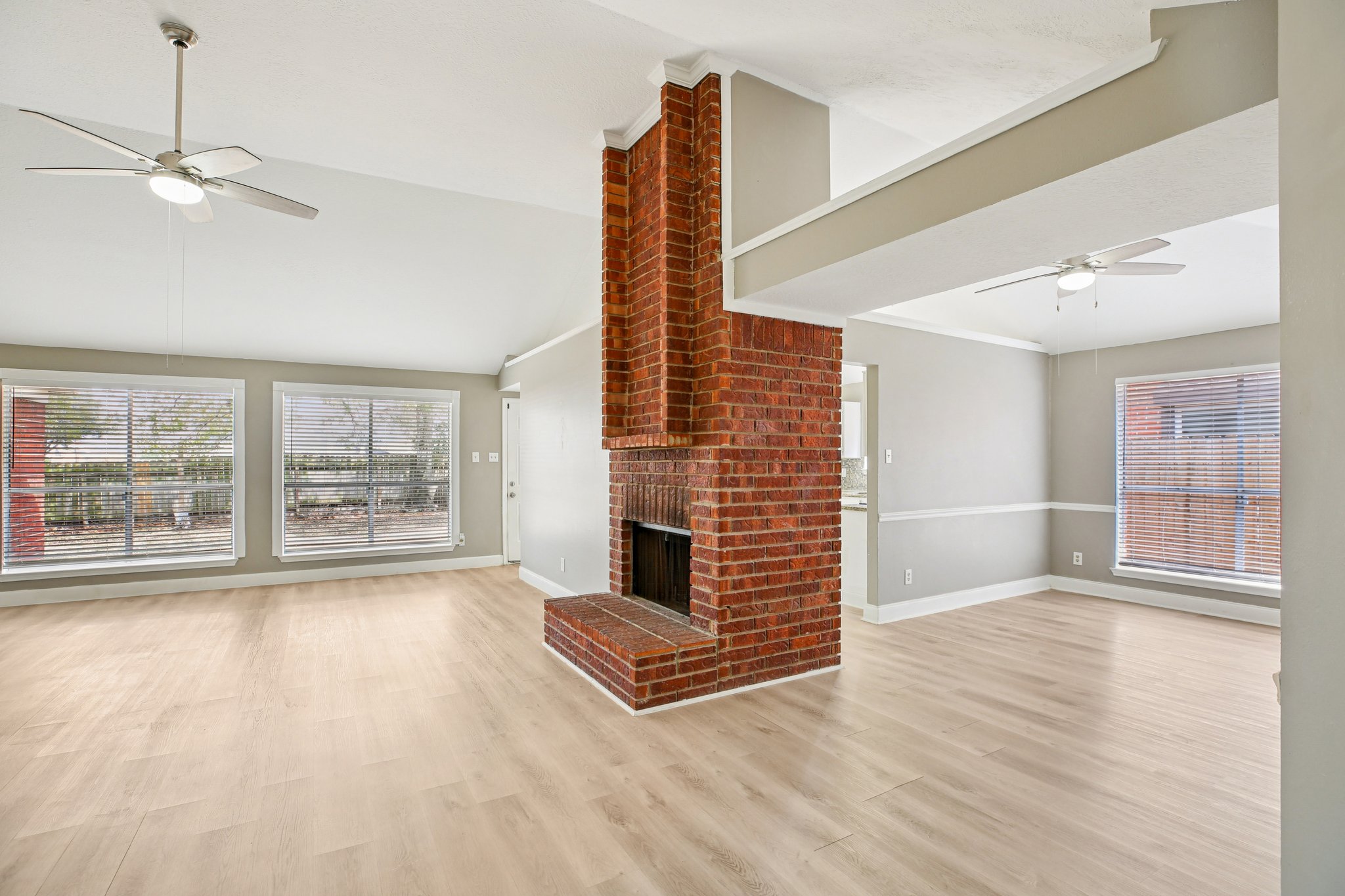 Harpers Dr-S0402-005.jpg