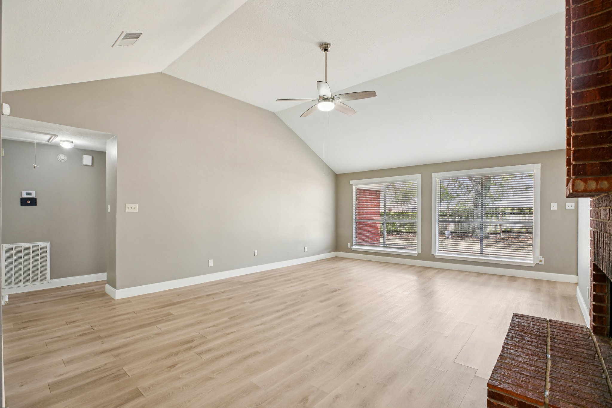 Harpers Dr-S0402-007.jpg