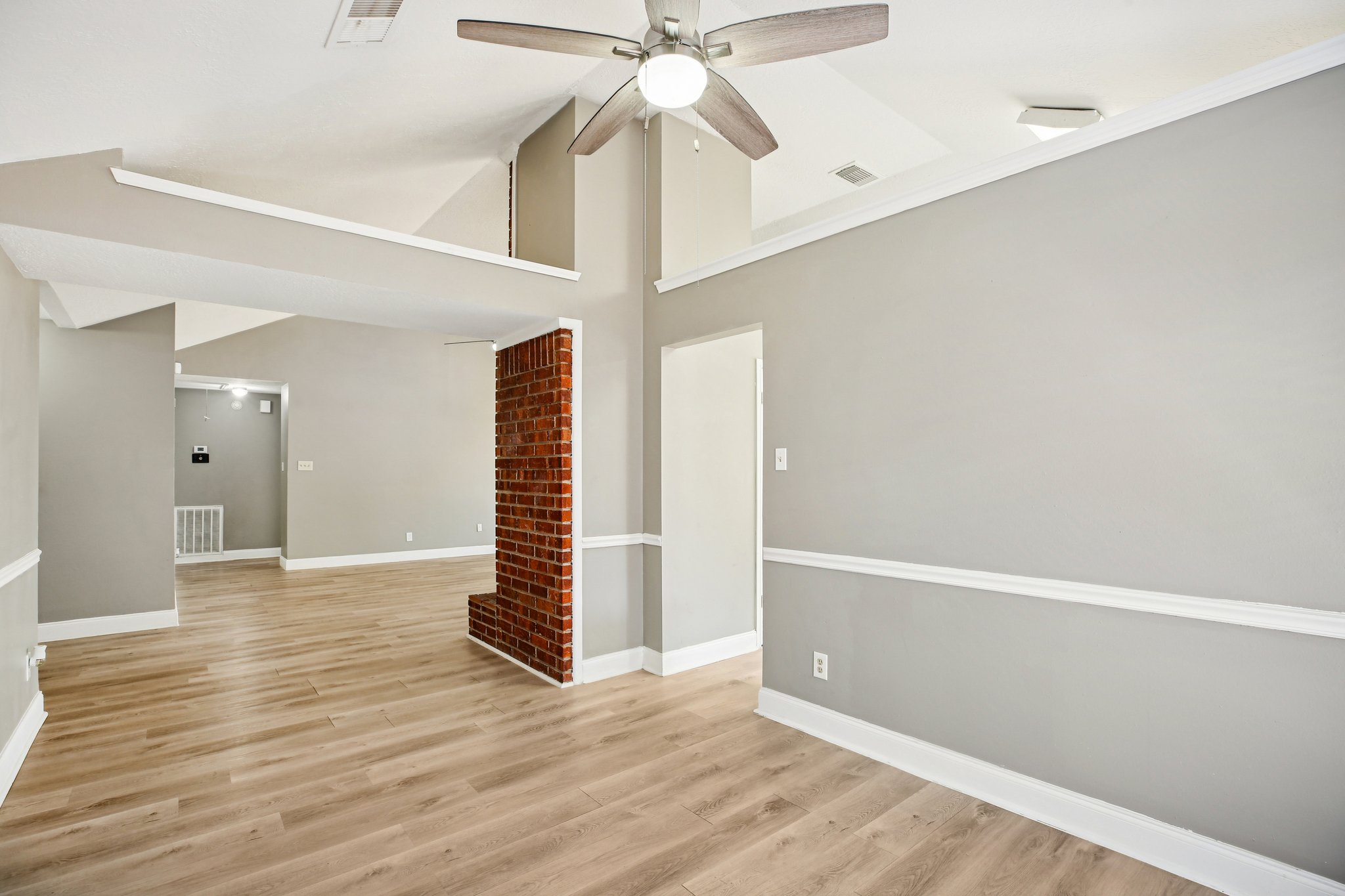 Harpers Dr-S0402-011.jpg