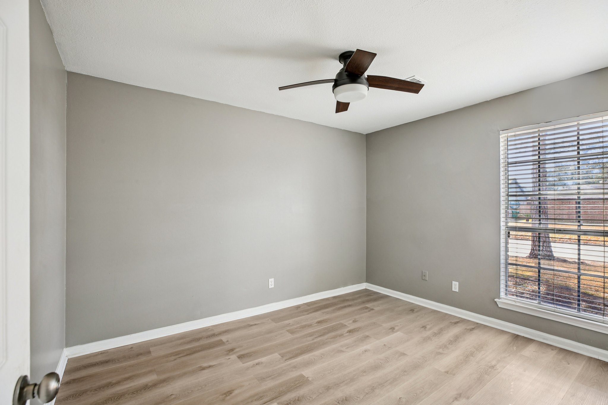 Harpers Dr-S0402-016.jpg