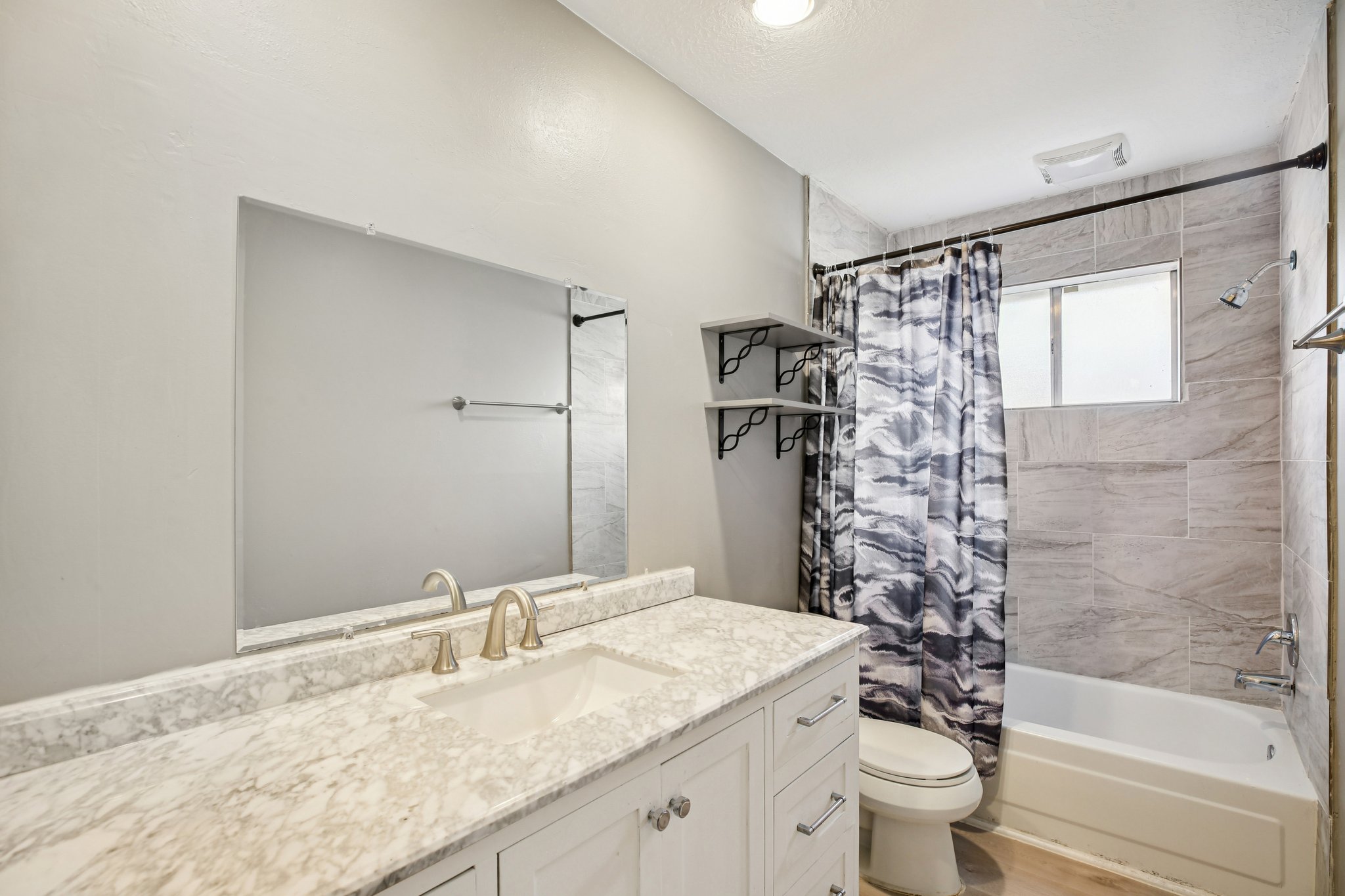 Harpers Dr-S0402-022.jpg