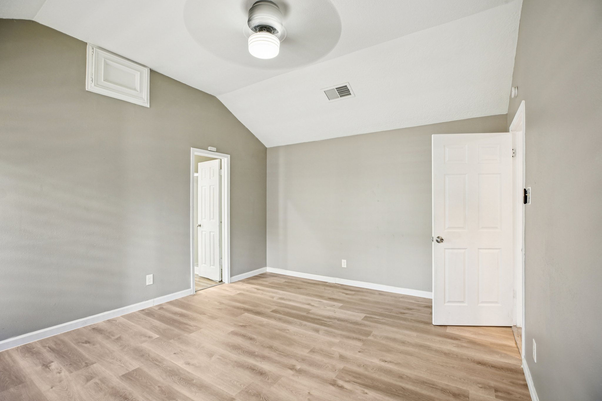 Harpers Dr-S0402-025.jpg