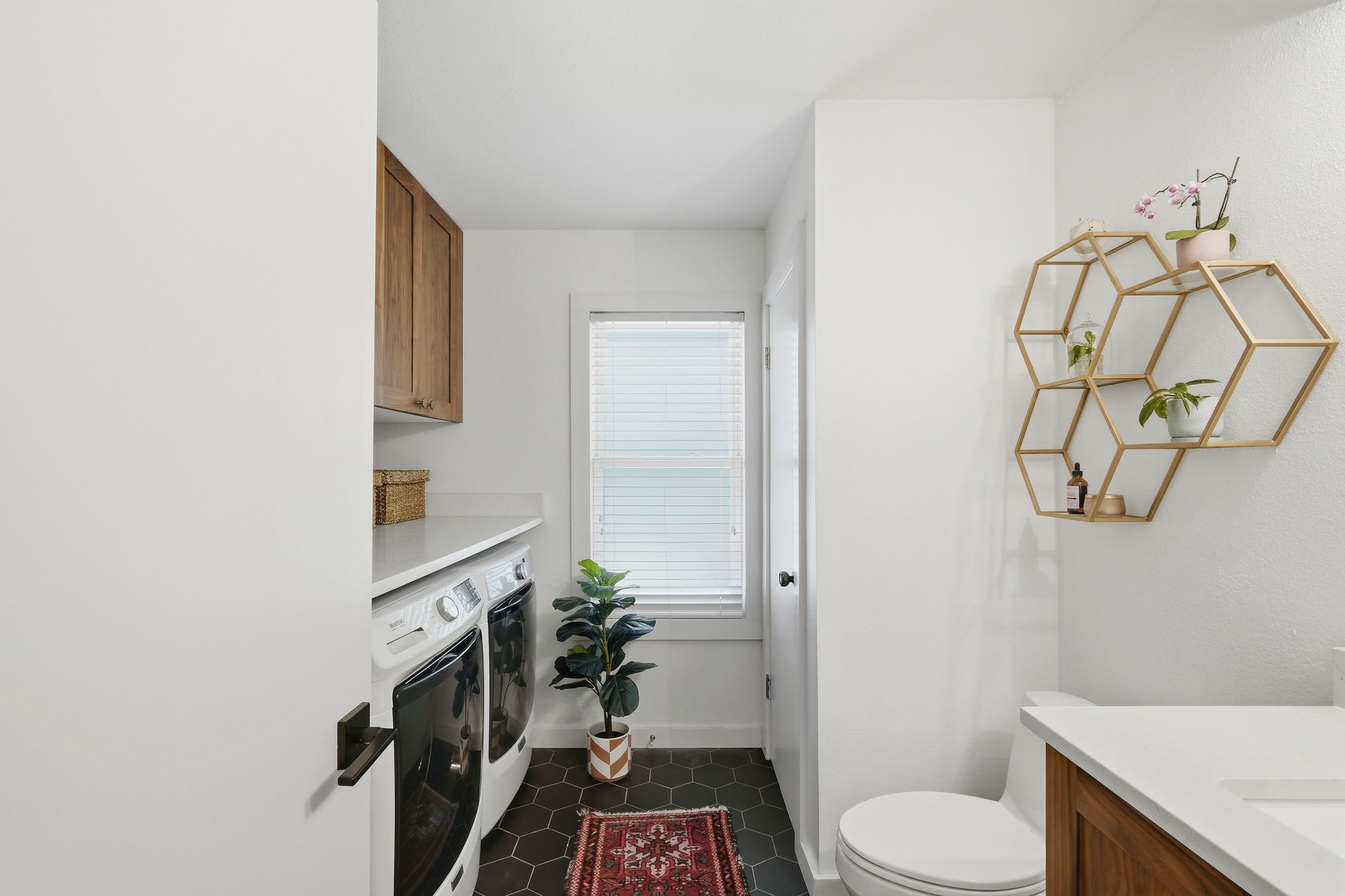 Half Bathroom/Laundry