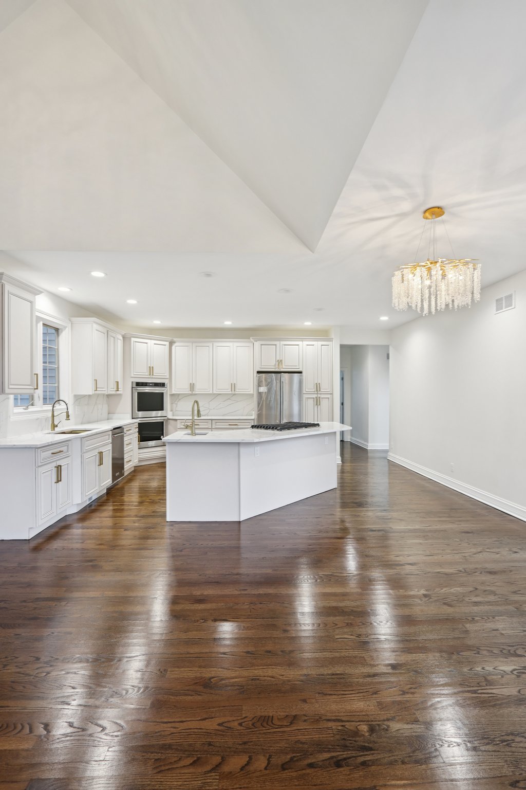 Oakwood Manor Dr-S2407-1-015.jpg