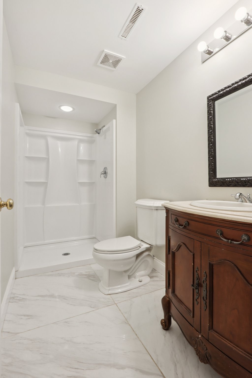 Oakwood Manor Dr-S2407-1-028.jpg