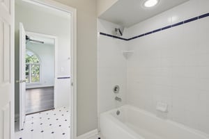 Oakwood Manor Dr-048.jpg
