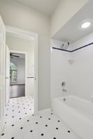 Oakwood Manor Dr-S2407-1-019.jpg