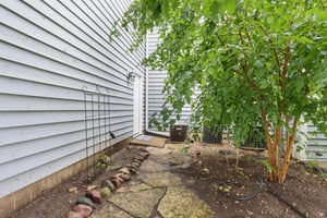 Oakwood Manor Dr-S2407-1-029.jpg